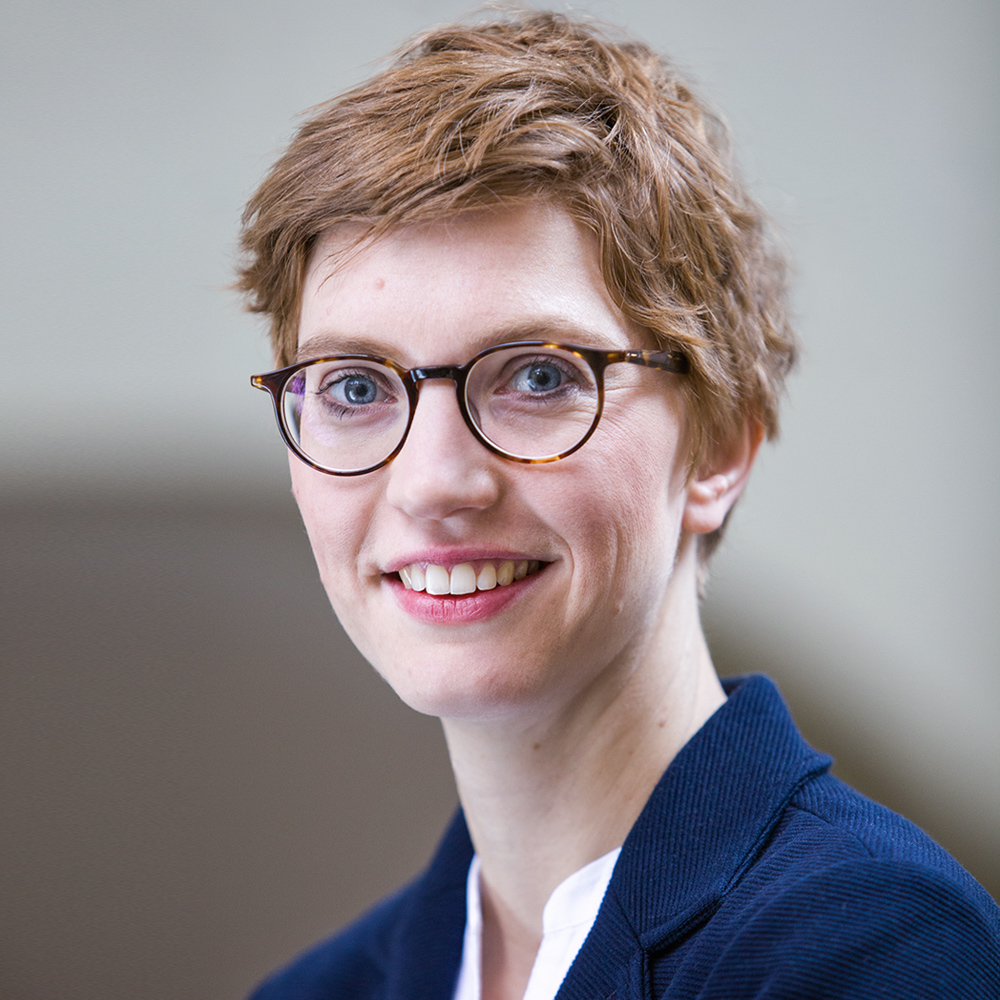 Dr. Astrid Séville